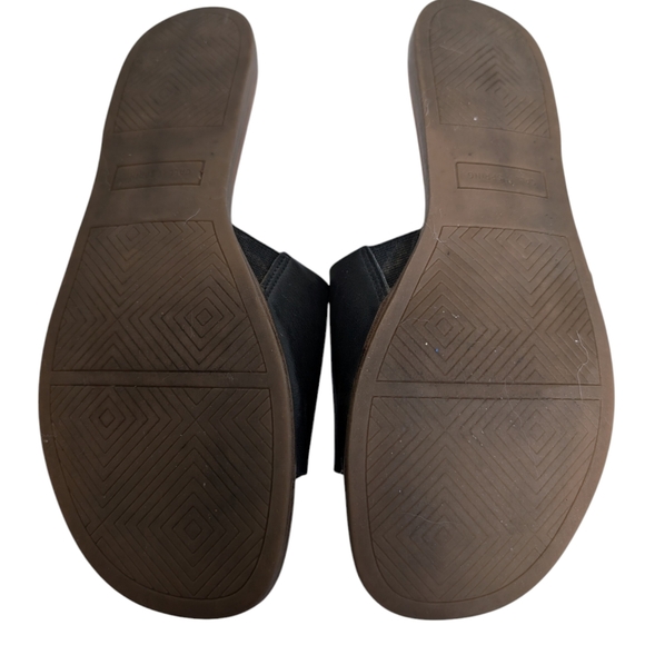 2/$30...Size 8.5 Call It Spring Women Black Sandal - Picture 2 of 3